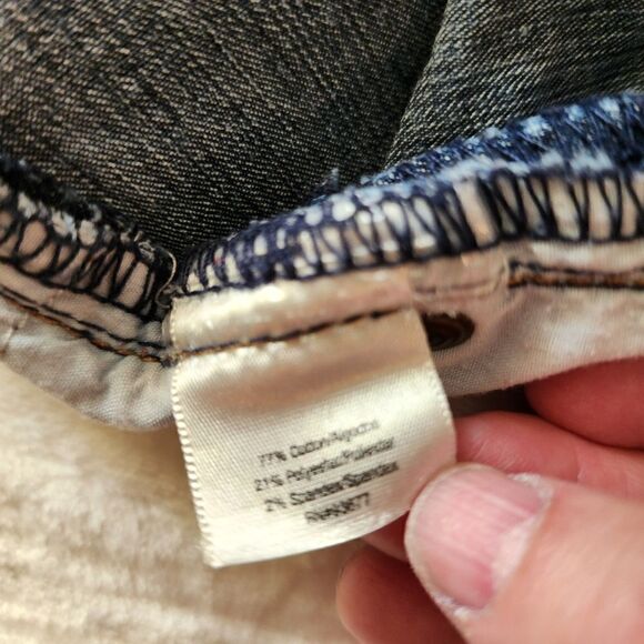 St John's Bay Women's 2 pair of Denim Bermudas Size 8 Petite - Picture 12 of 13